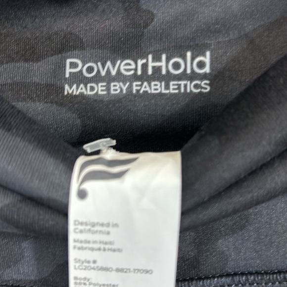 Fabletics on the go high-waisted pocket Capri Grey Camo - Picture 9 of 12